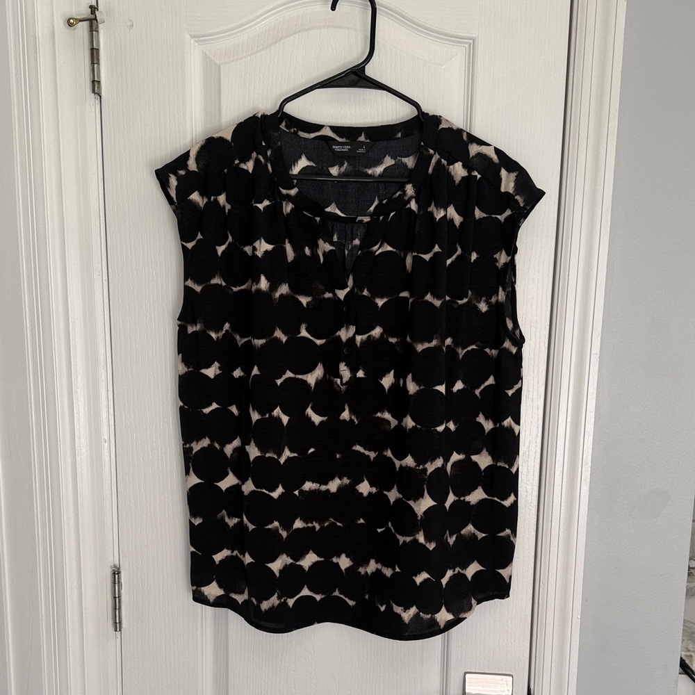 Simply Vera Vera Wang Black and Cream Blouse